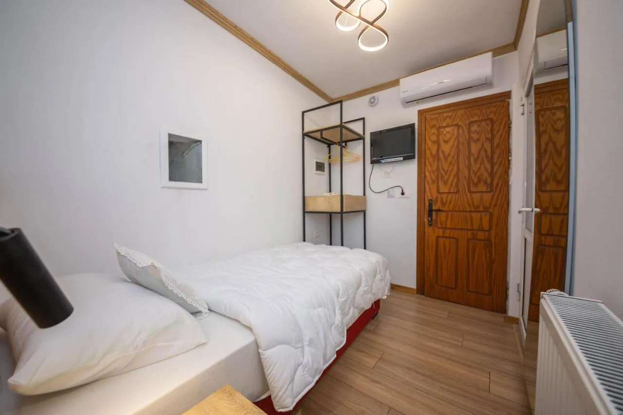 Bed And Breakfast Kotoni Gjirokastër Couette-café