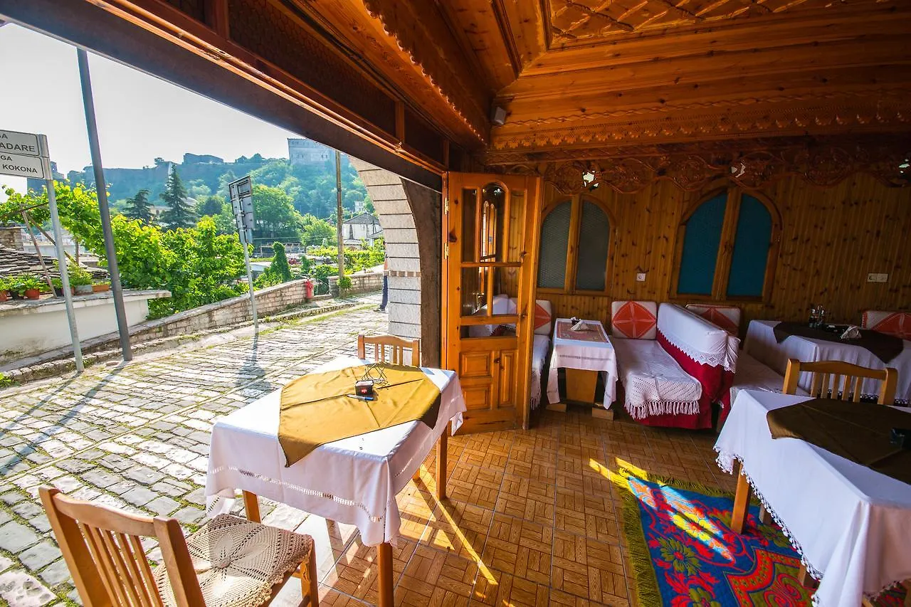 Bed And Breakfast Kotoni Gjirokastër Couette-café